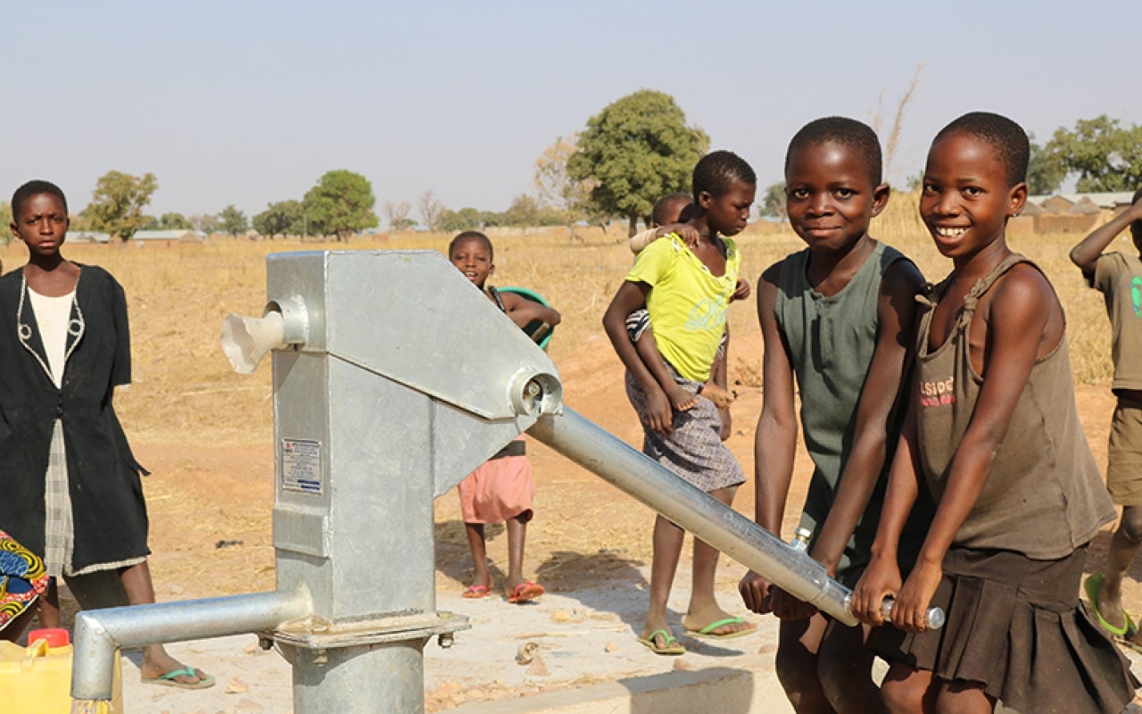 African children at a water pump